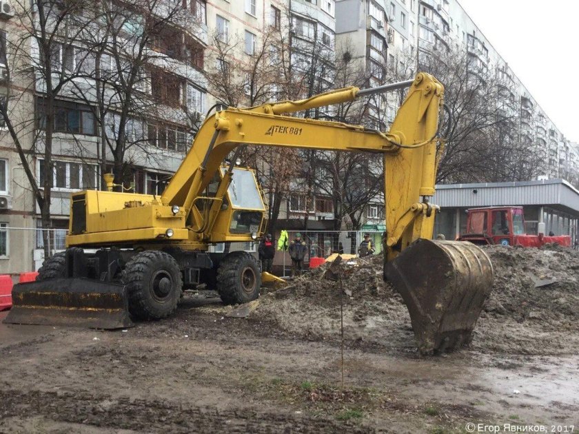 Экскаватор АТЕК 761