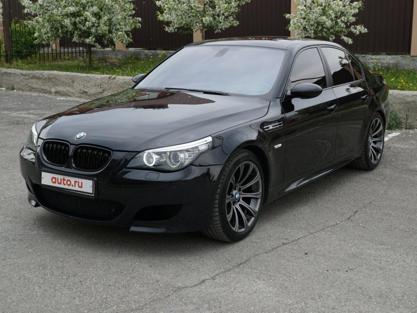 Черная БМВ 2008