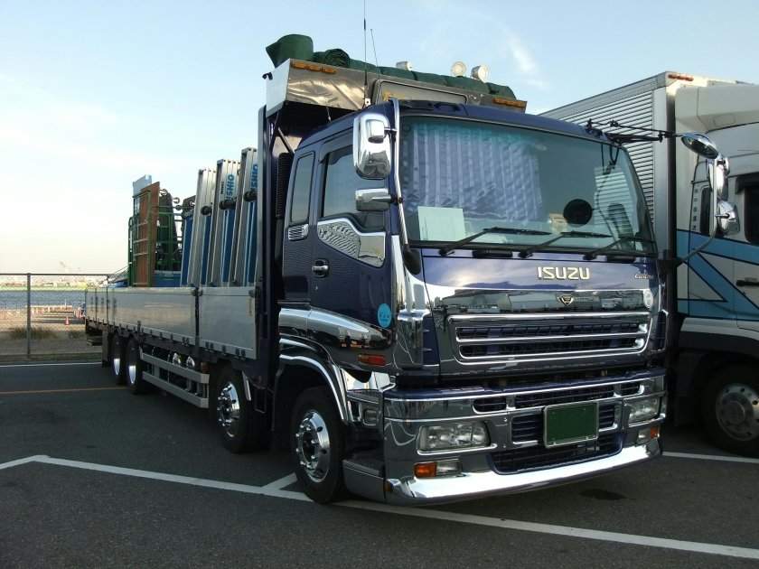 Isuzu Giga тягач