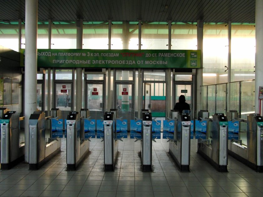 Выхино турникеты метро