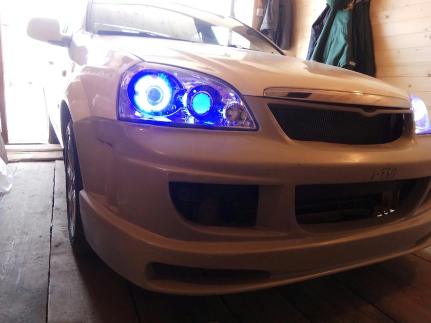 Тюнинговые фары на Шевроле Лачетти