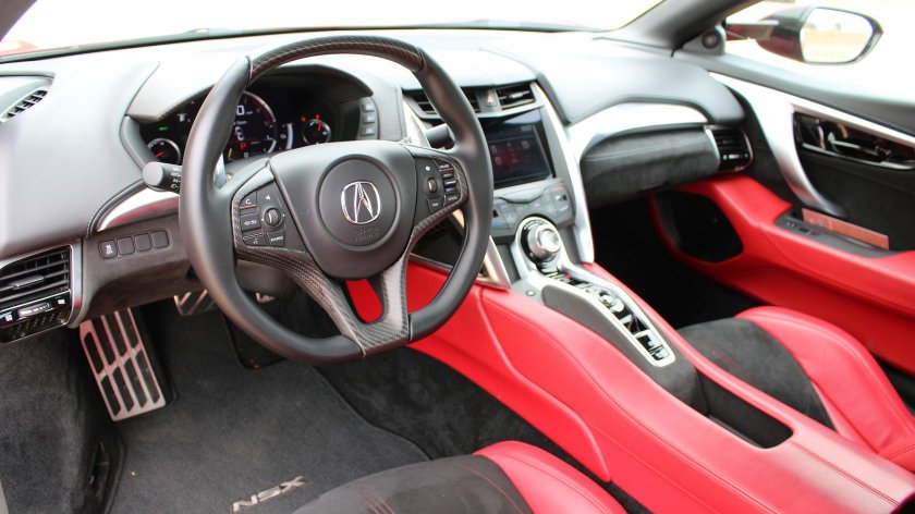 Акура НСХ 2017 салон