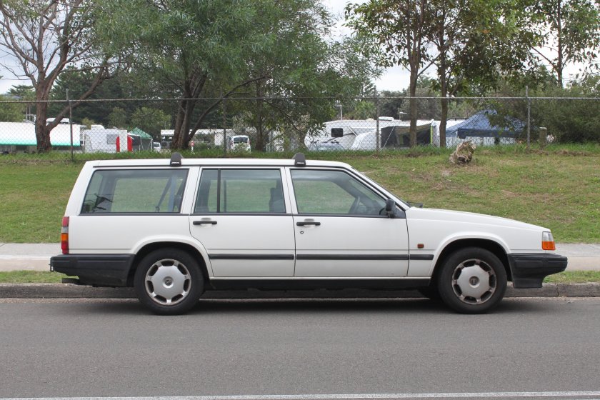 Volvo 940 белая