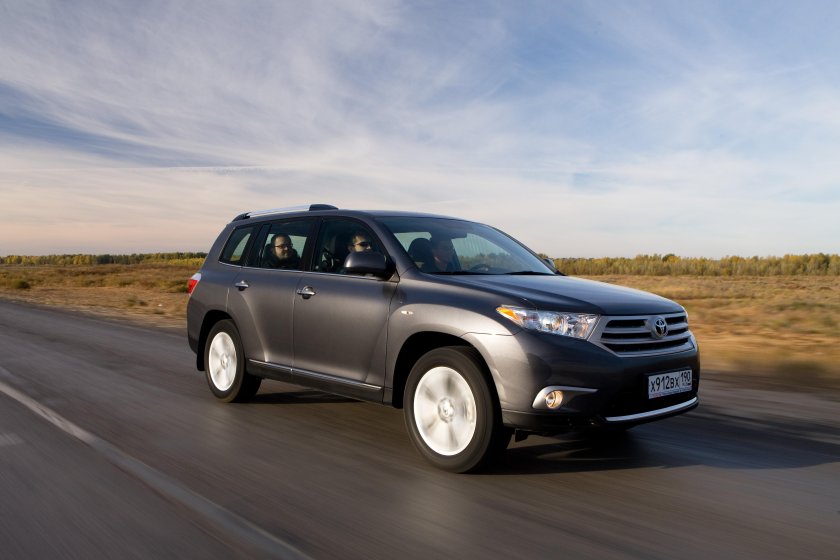 Кроссовер Тойота хайлендер 2010