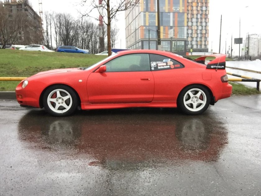 Тойота Селика красная