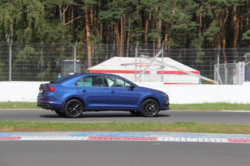 Шкода Октавия или Хендай Солярис