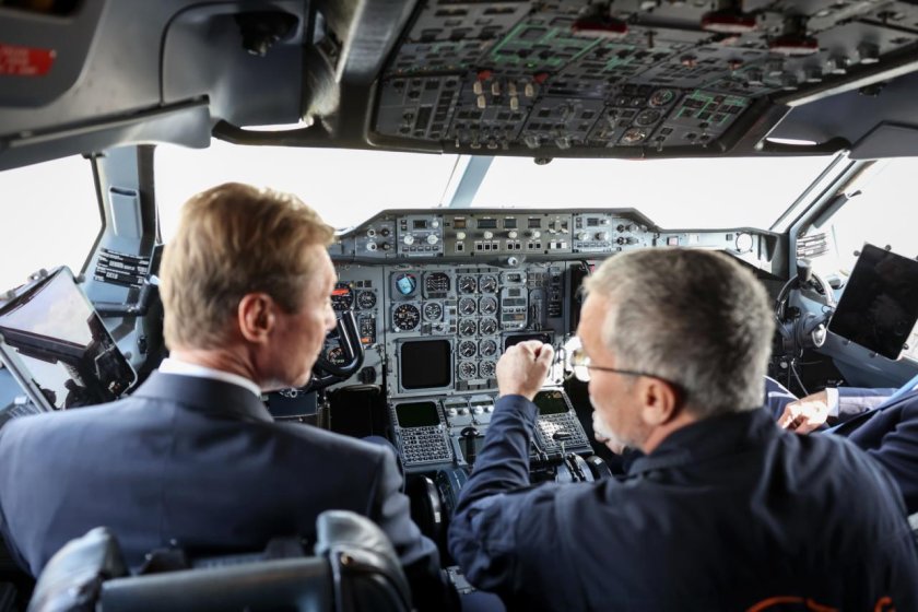 Пилот гражданской авиации