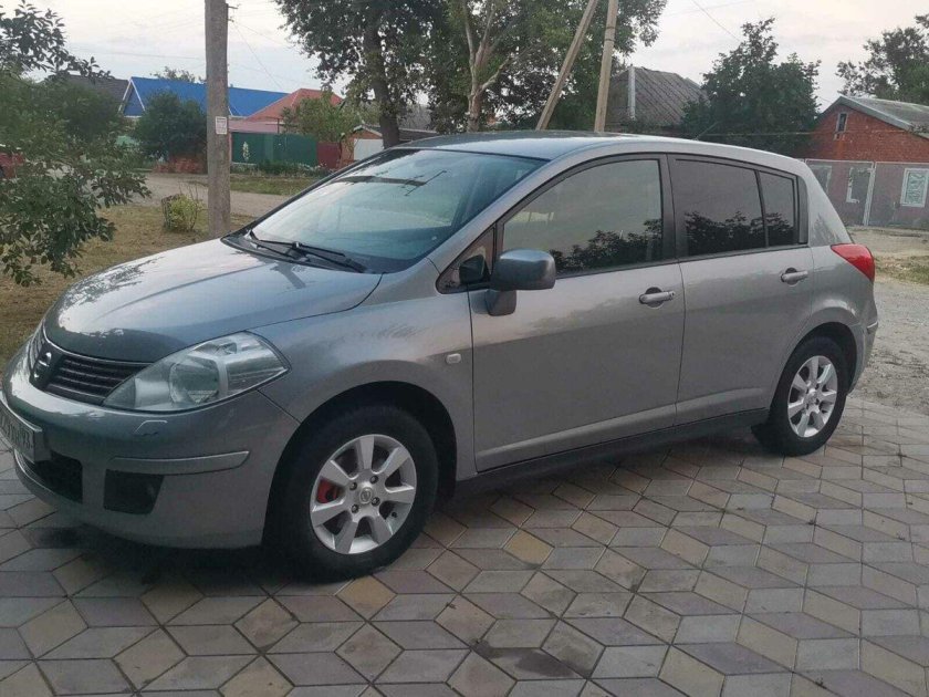 Ниссан Тиида 2008 серая