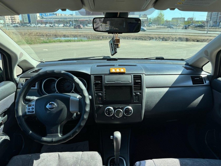 Ниссан тиида 2008