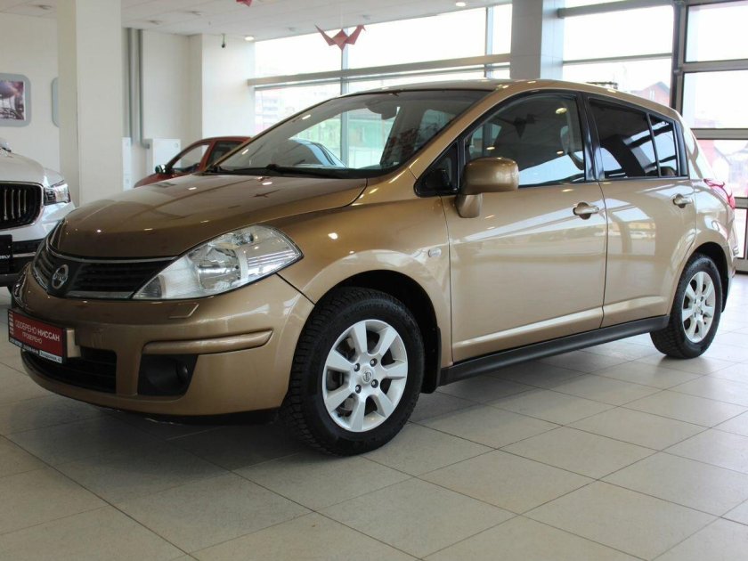 Ниссан Тиида коричневый