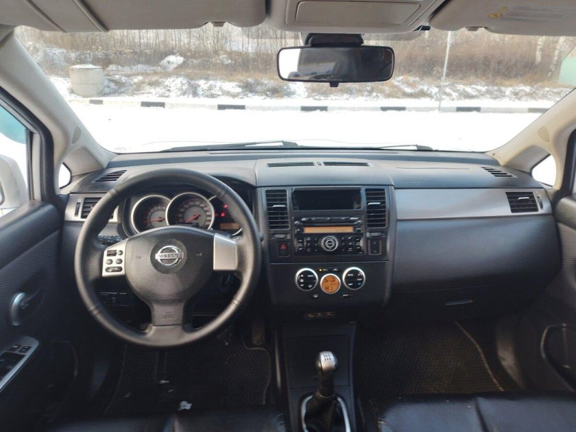Nissan tiida 2008 салон