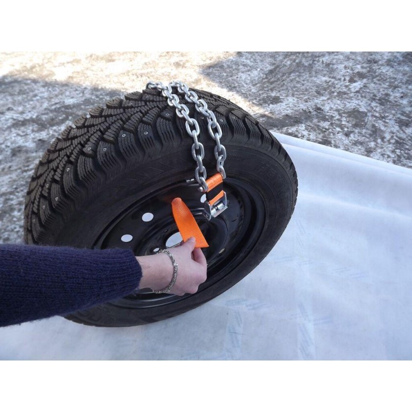 Браслеты противоскольжения на ВАЗ 2106