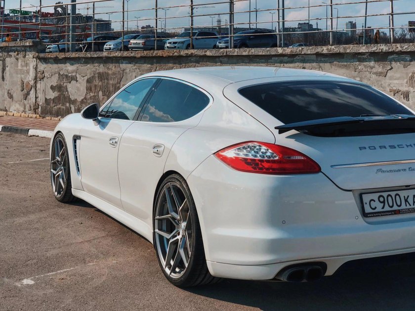 Porsche Panamera r20
