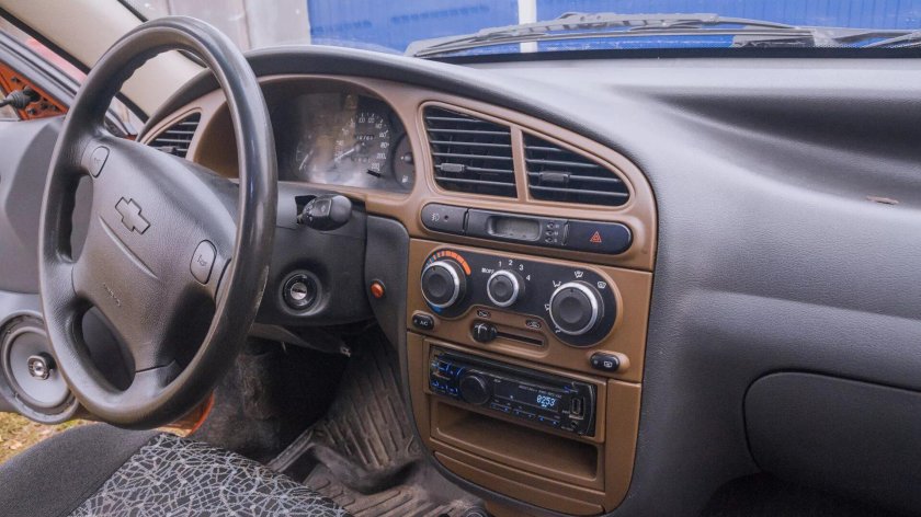 Chevrolet lanos черный салон