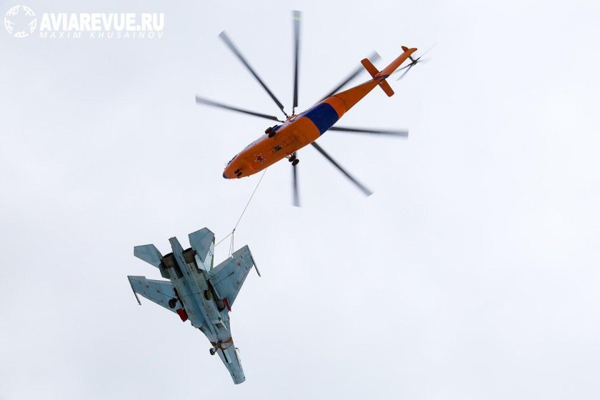 Ми 26 тащит Чинук