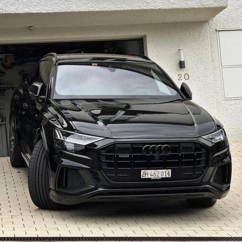 Audi q8 Black