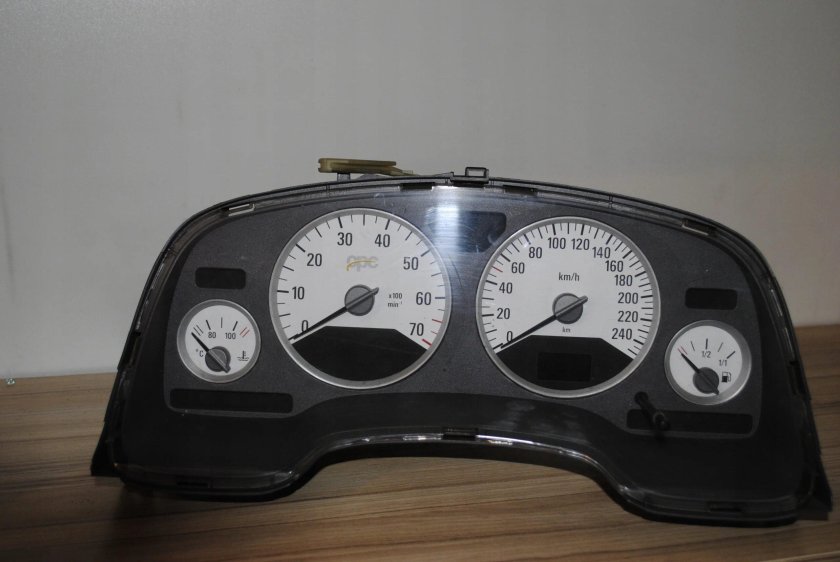 Панель приборов Opel Zafira OPC