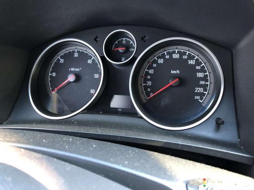 Приборная панель Опель Зафира б