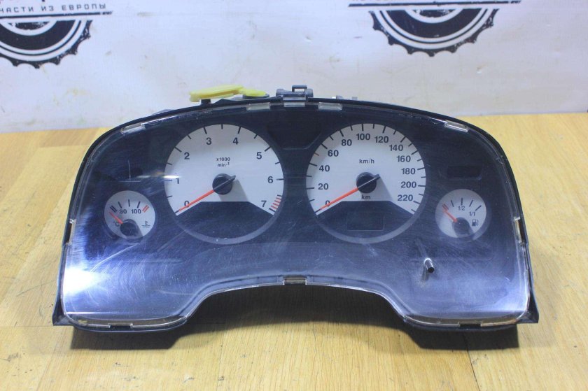 Opel Zafira панель приборов