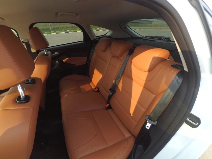 Коричневый салон Форд фокус 2