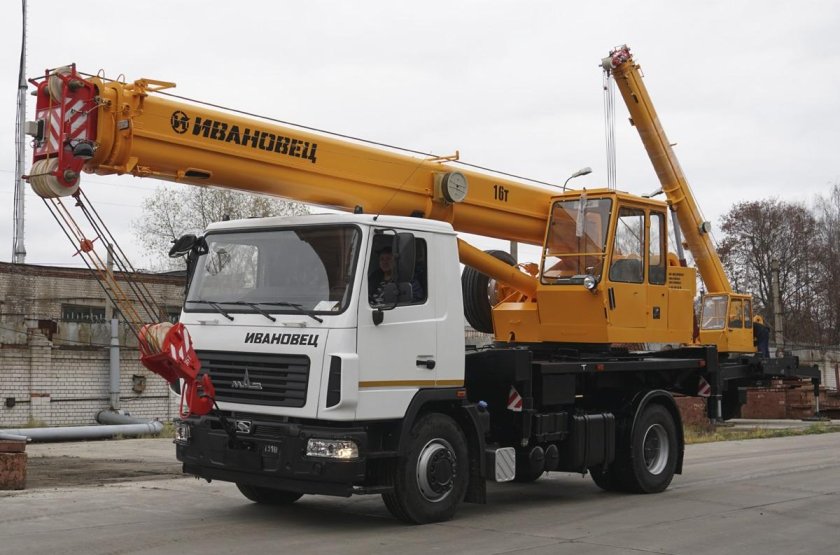 Автокран Ивановец КС-35715