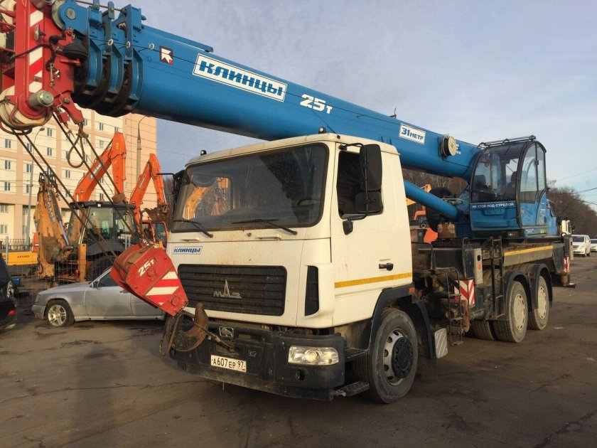 Автокран МАЗ 25 тонн