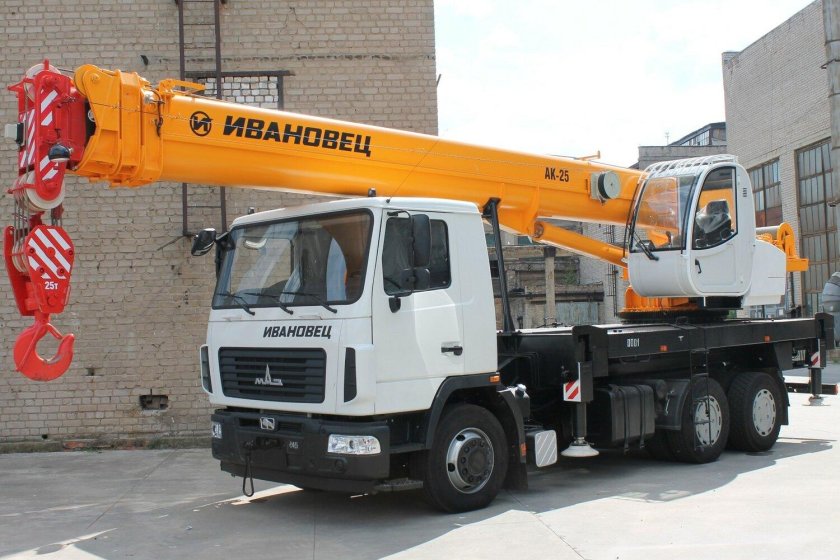 Автокран МАЗ Ивановец 25т