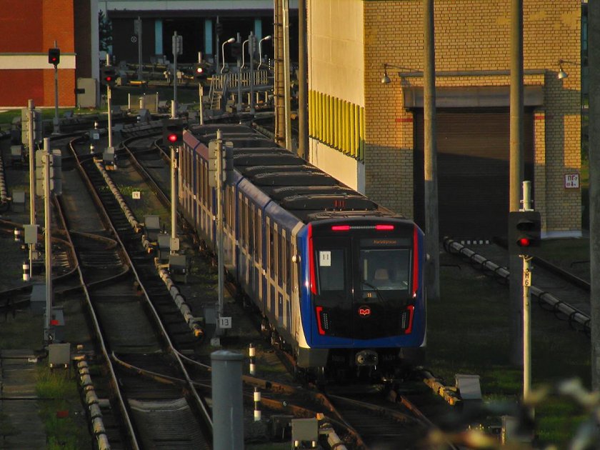 Штадлер м110