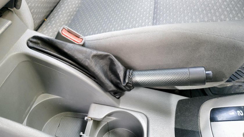 Шевроле Лачетти ручка стояночного тормоза