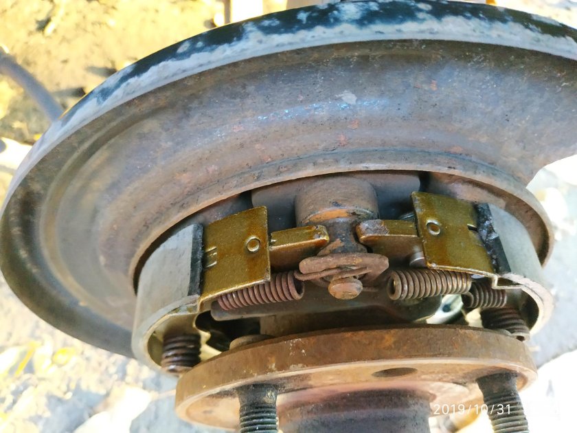 Колодки ручника Шевроле Лачетти 1.4