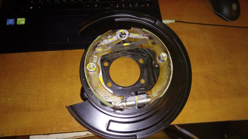 Щит заднего тормоза Lacetti седан