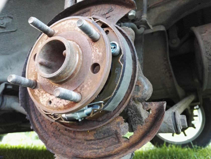 Lacetti колодки ручника