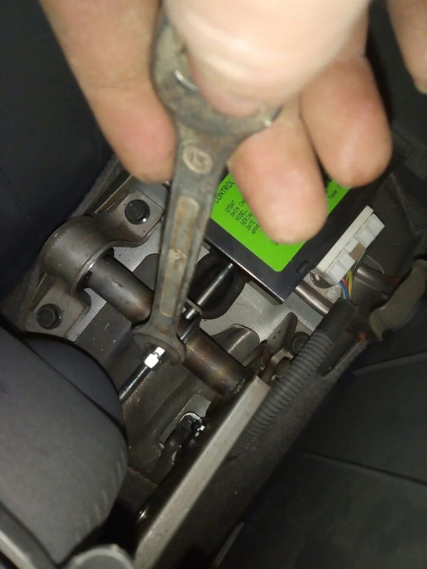 Натяжитель ручника Шевроле Лачетти 2007