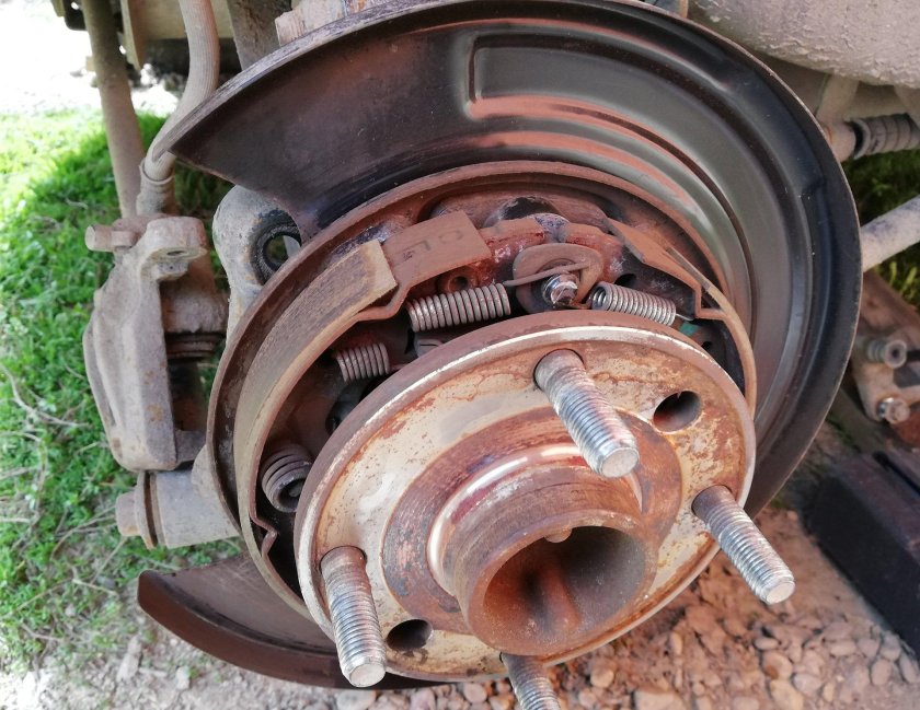 Шевроле Lacetti задние колодки ручника