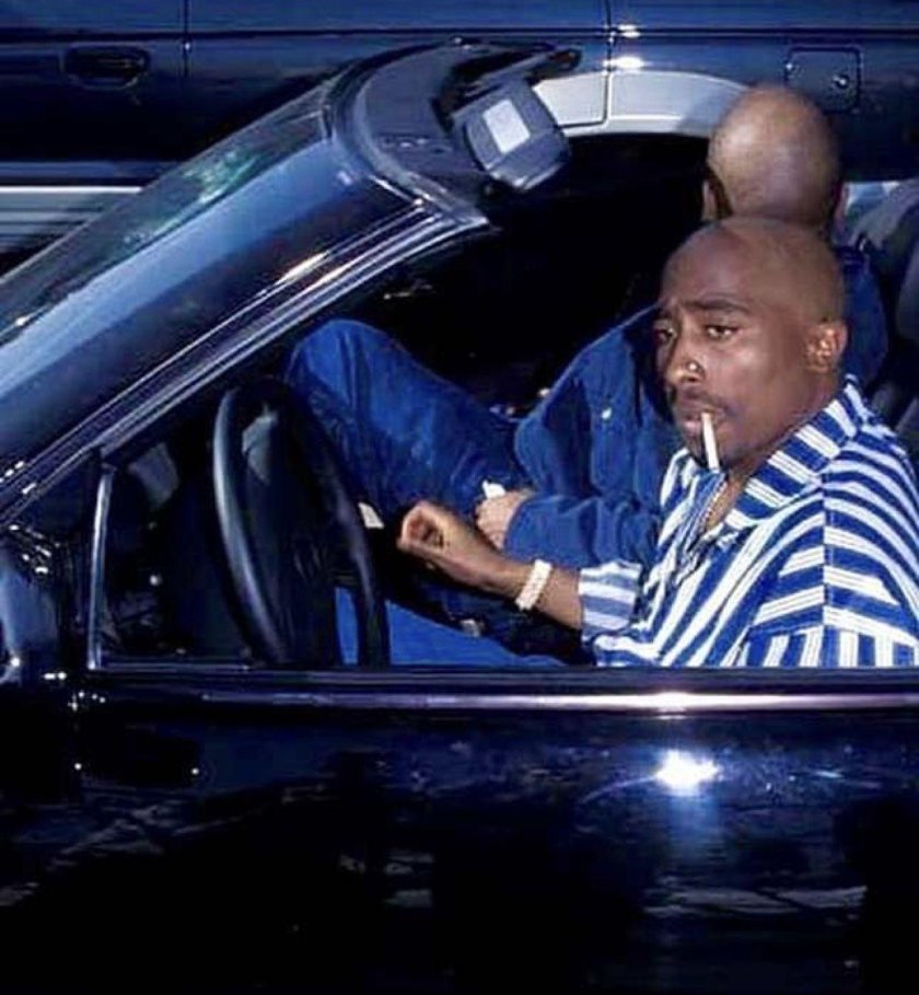2pac в машине