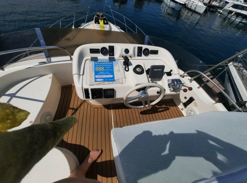 Моторная яхта