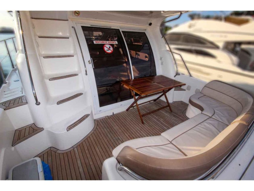 Моторная яхта