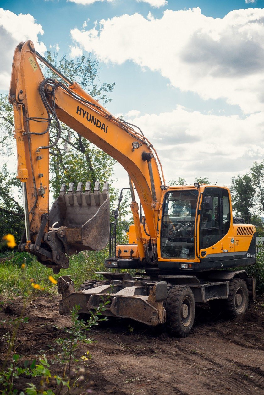 Колесный экскаватор Hyundai r180w-9s