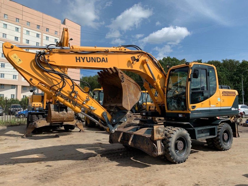 Колесный экскаватор Hyundai r180w-9s