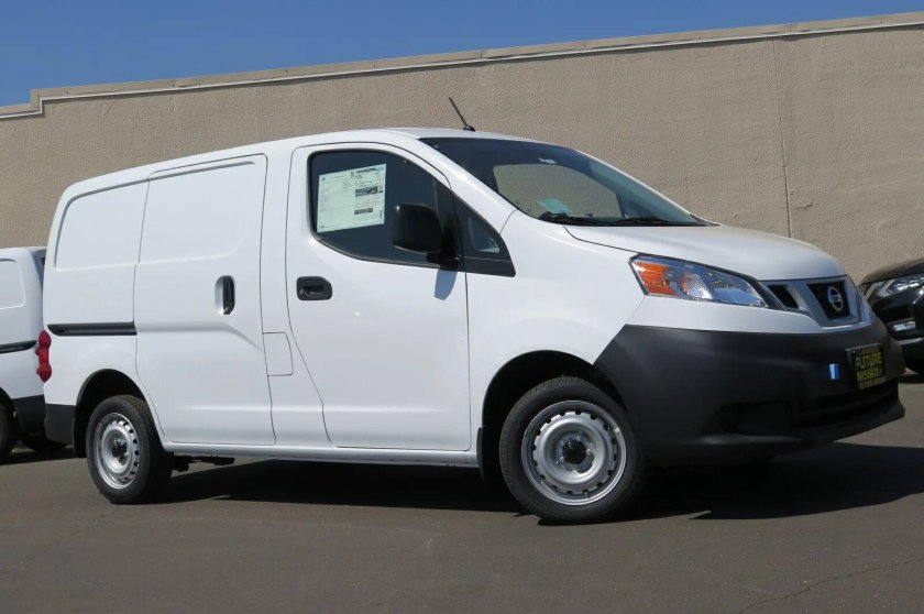 Nissan nv200 фургон