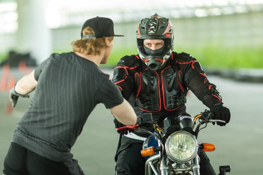 Экстремальное вождение на мотоцикле