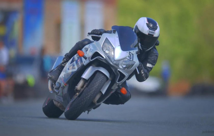 Контрсвешивание на мотоцикле