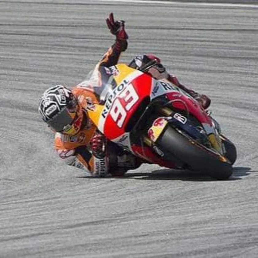 Спортбайк в повороте