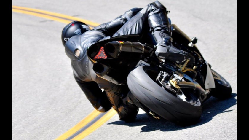 Мотоцикл в повороте