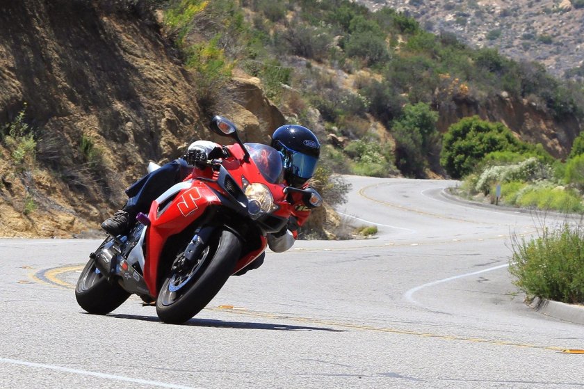 Мотоцикл на серпантине