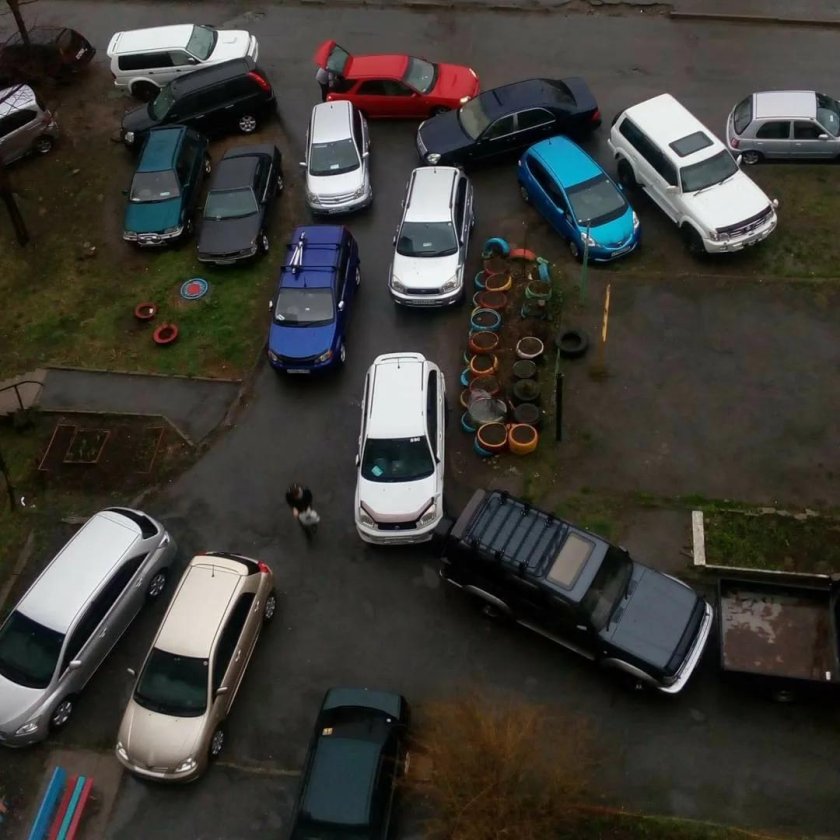 Парковка во дворе