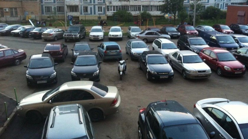 Парковка во дворе