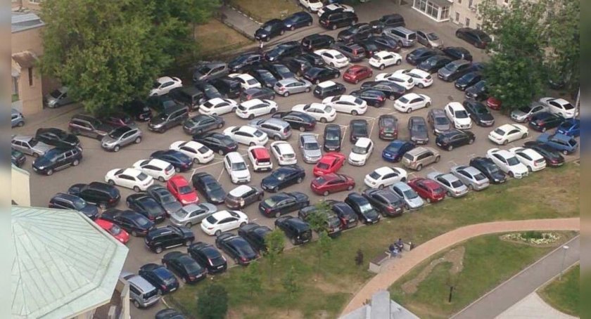 Парковка во дворе