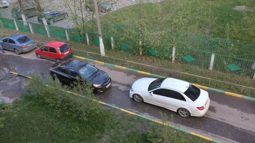 Встречный разъезд во дворе