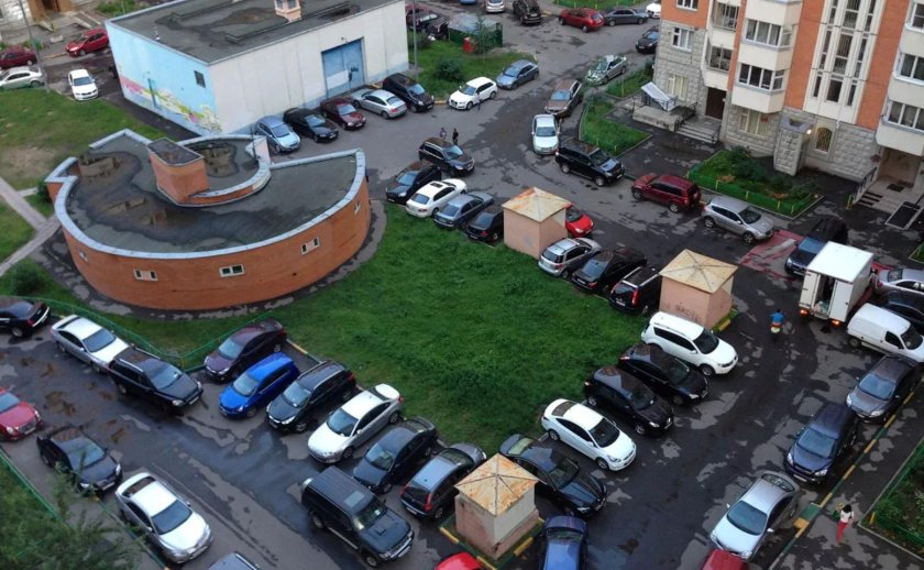 Парковка во дворе